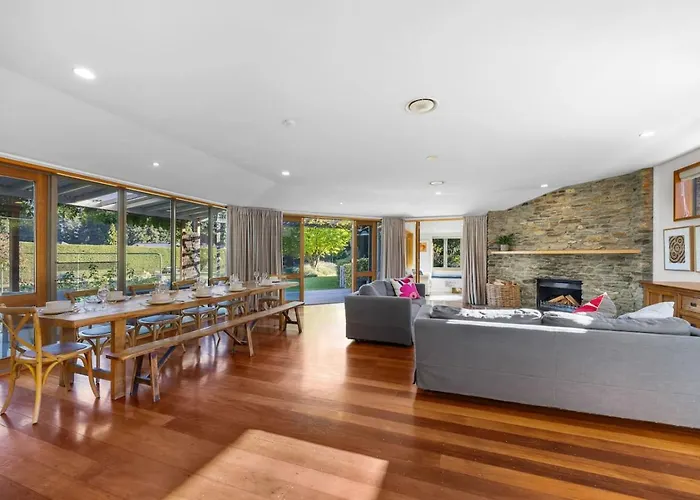 Lakeside Serenity At Eely Point With Pool Ferienhaus Wanaka