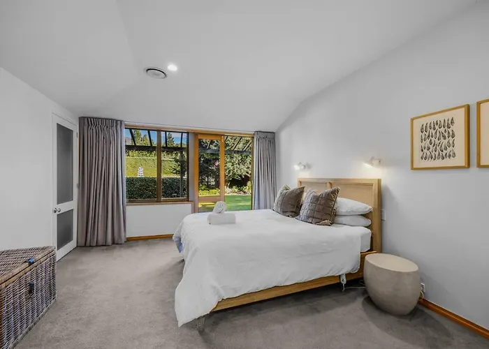 Lakeside Serenity At Eely Point With Pool Ferienhaus *