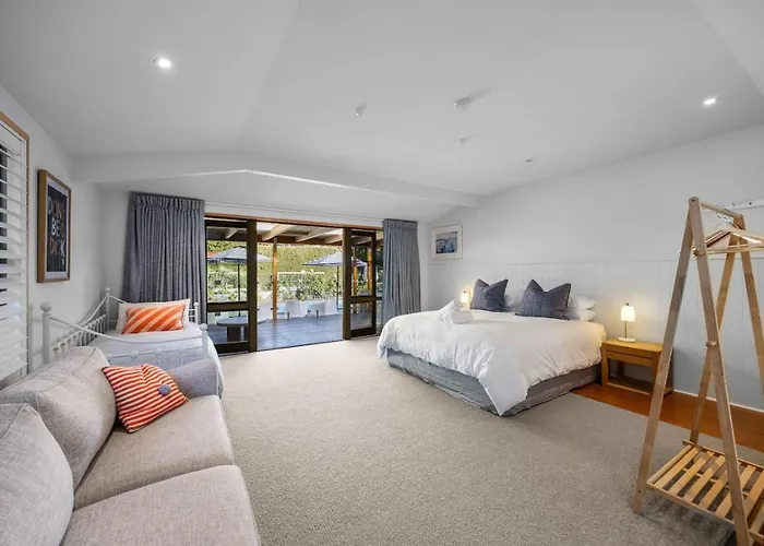 Lakeside Serenity At Eely Point With Pool Wanaka