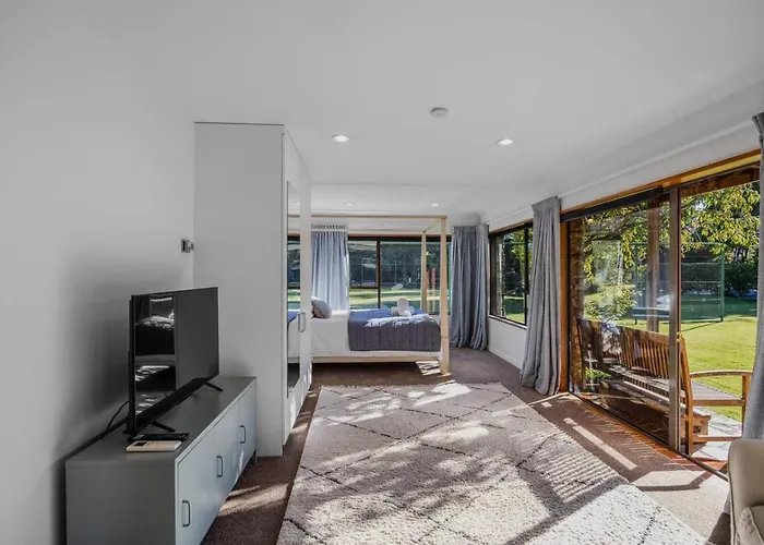 Lakeside Serenity At Eely Point With Pool *
