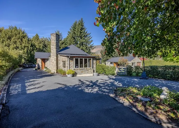 Lakeside Serenity At Eely Point With Pool Ferienhaus