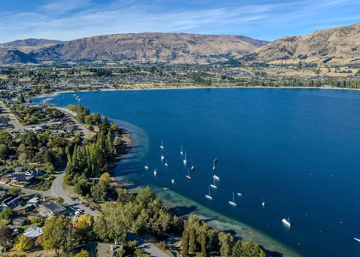 Lakeside Serenity At Eely Point With Pool Ferienhaus