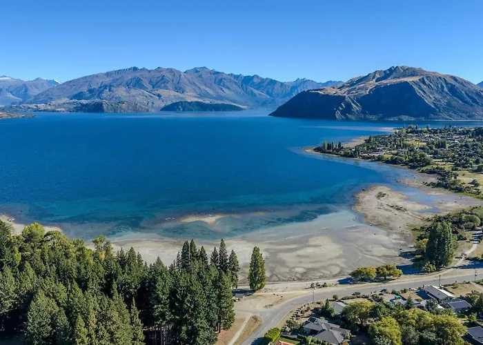 Lakeside Serenity At Eely Point With Pool Wanaka