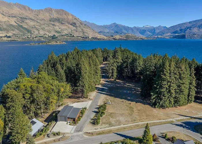 Lakeside Serenity At Eely Point With Pool Ferienhaus Wanaka