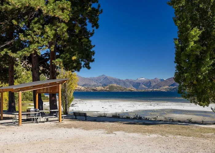 Lakeside Serenity At Eely Point With Pool Wanaka